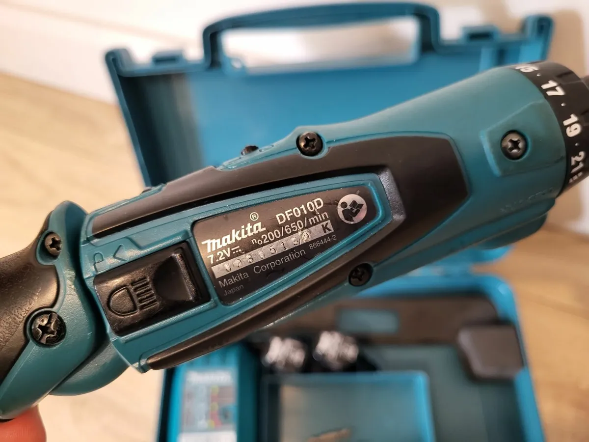Makita DF010D, electrical screwdriver set. - Image 2