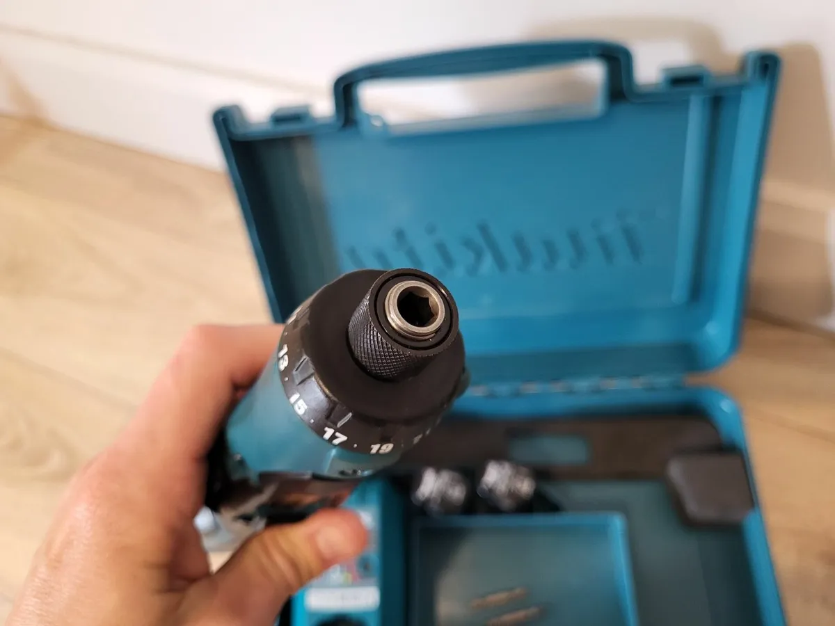 Makita DF010D, electrical screwdriver set. - Image 3