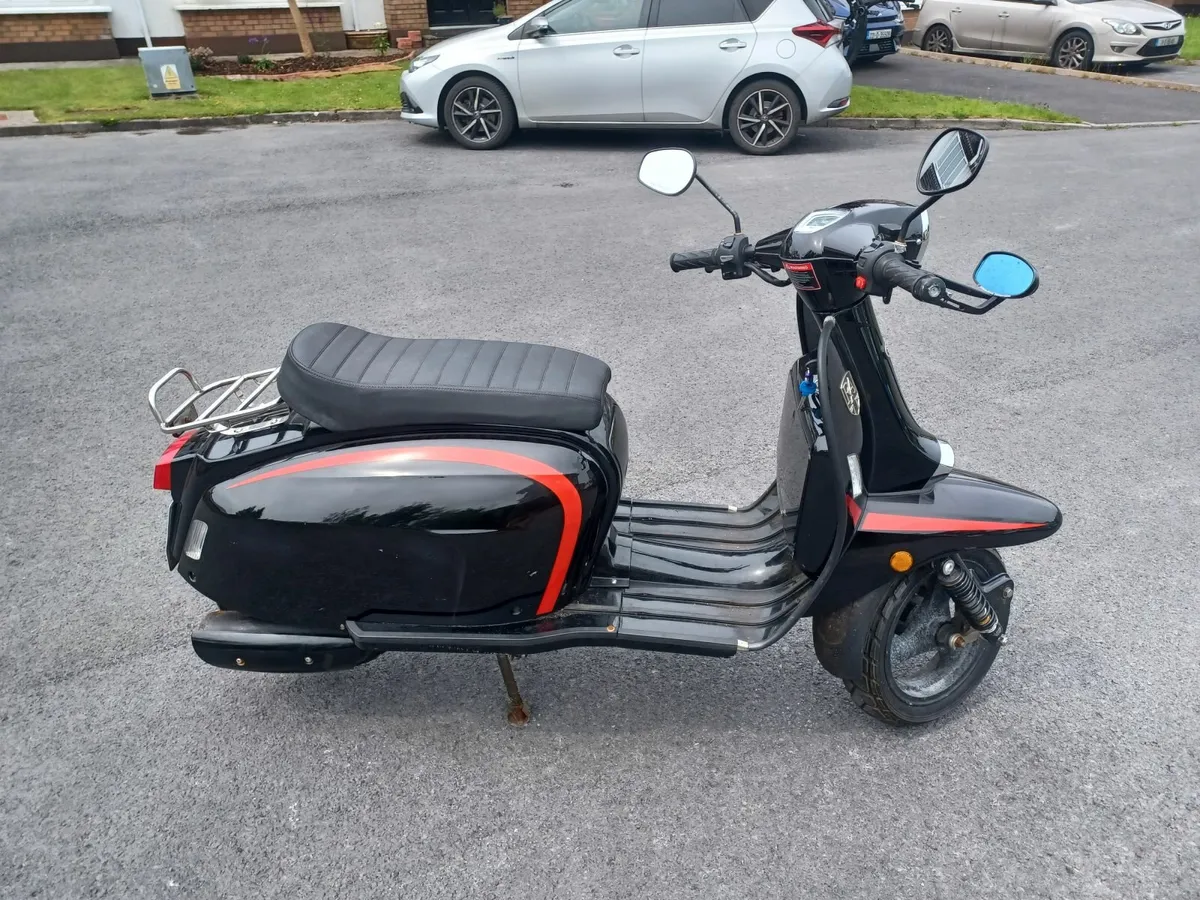 Royal Alloy GT50 Scooter/Moped - Image 1