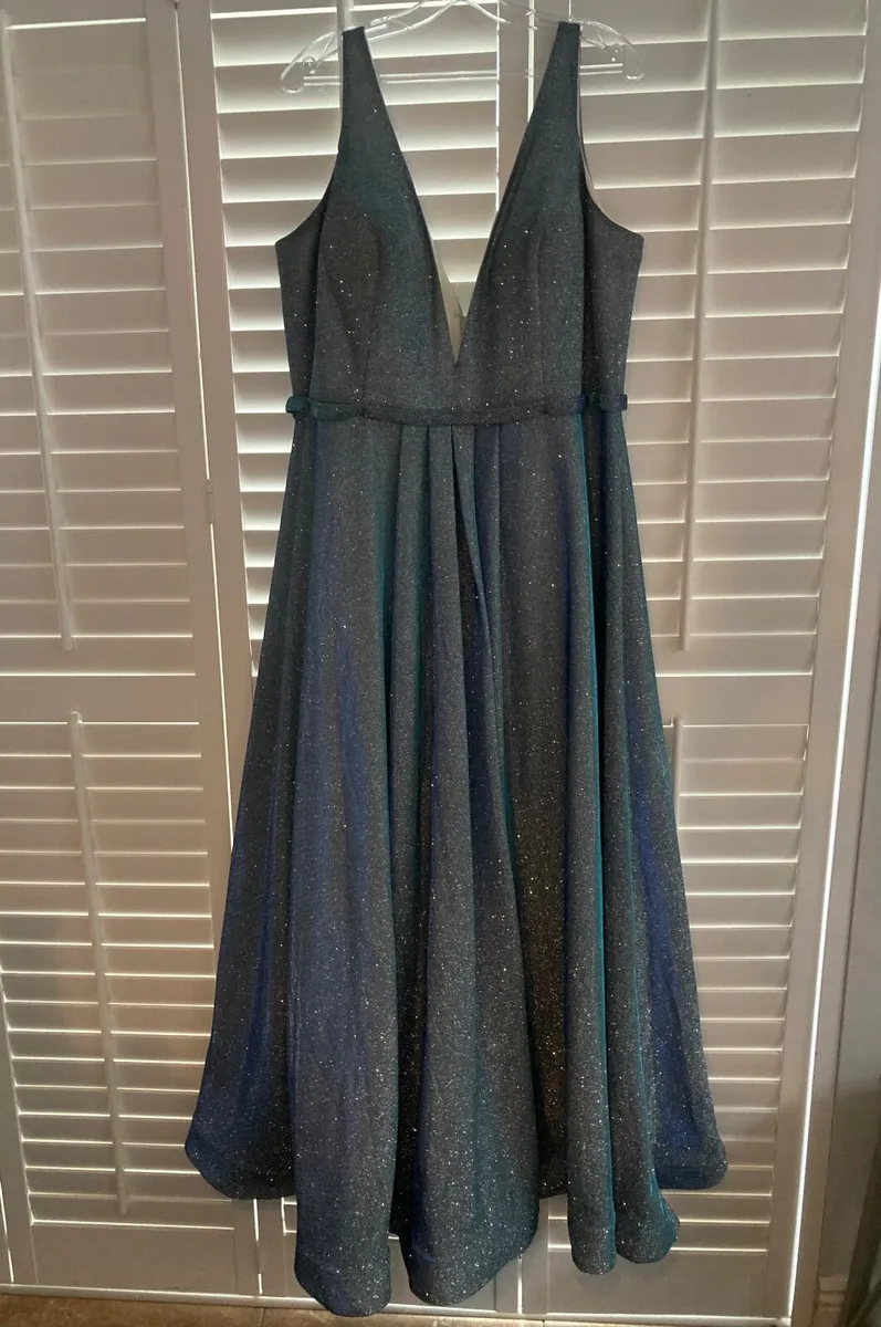 Debs Dress/Event Dress - Image 3