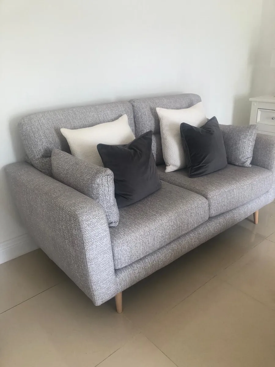 2 seater couch and arm chair - Image 1