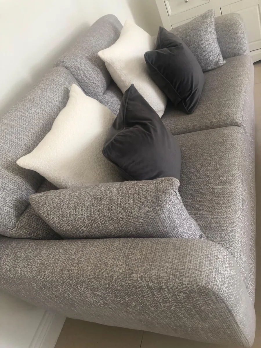 2 seater couch and arm chair - Image 2