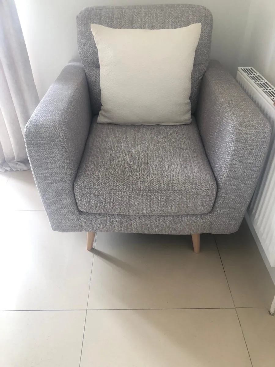 2 seater couch and arm chair - Image 3
