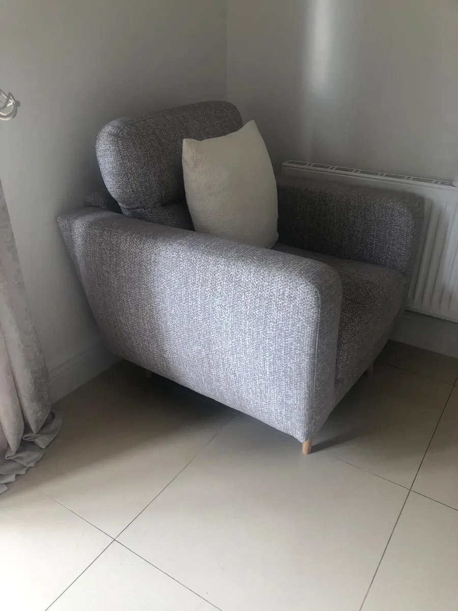 2 seater couch and arm chair - Image 4