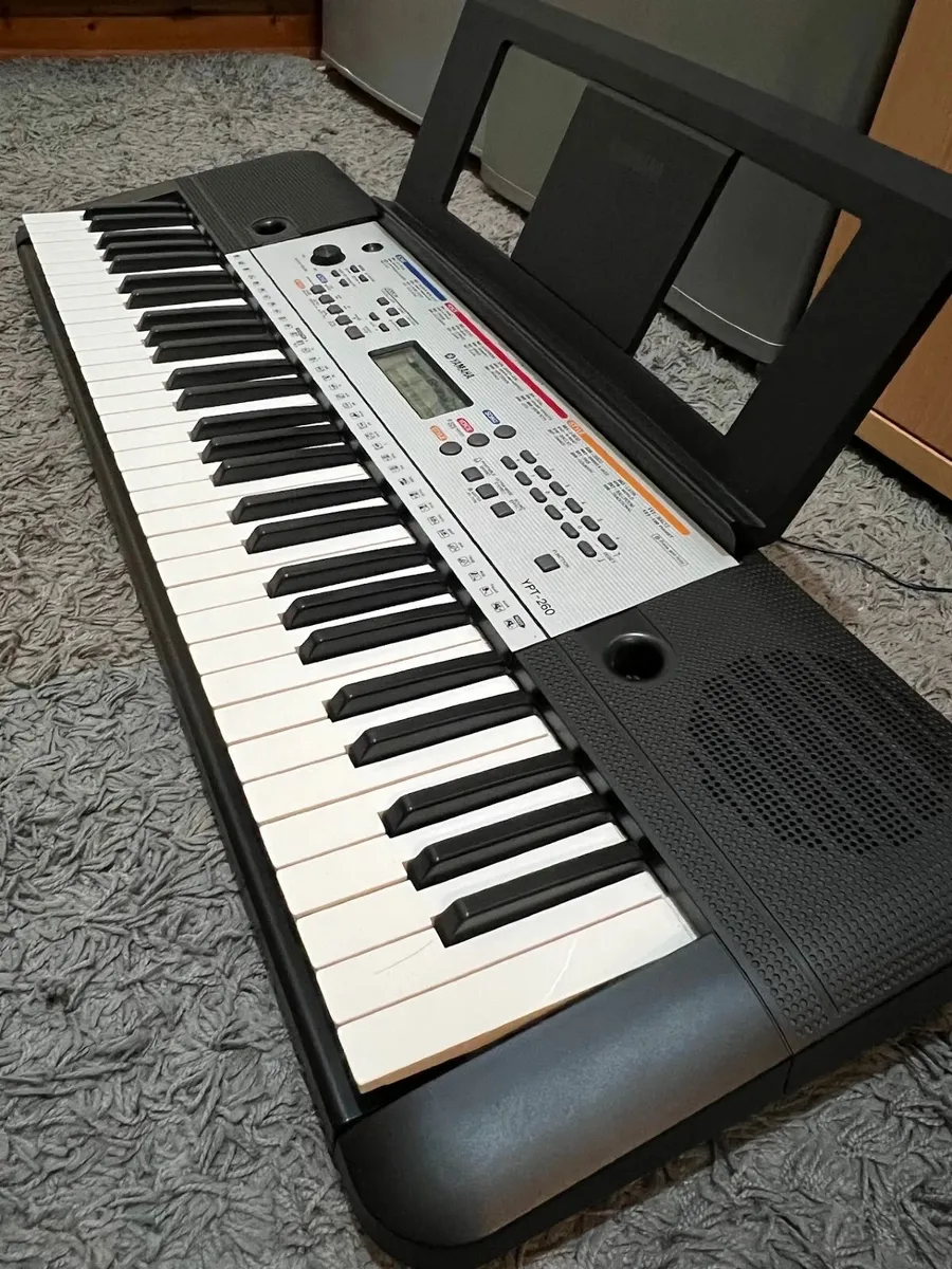 Yamaha YPT-260 Electronic Keyboard - Black - Image 4