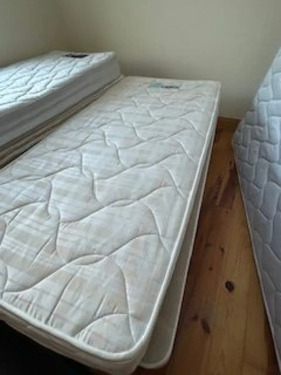 Single mattresses  x 4 - Image 1