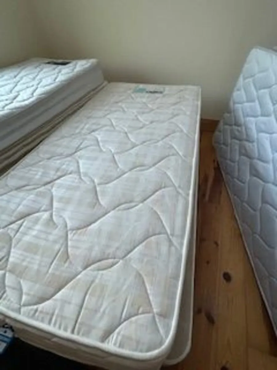 Single mattresses  x 4 - Image 2