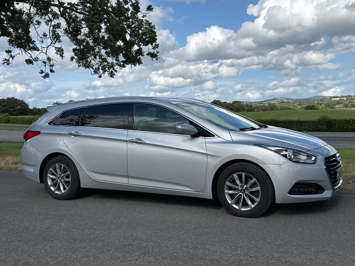 Hyundai i40 2015 SE NAV 1.7 Trade Sale - Image 2