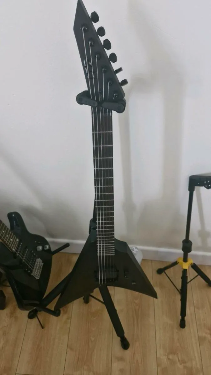 Ltd arrow black metal - Image 1
