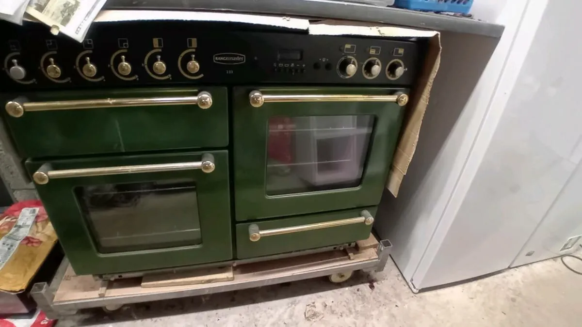 Range cooker - Image 1