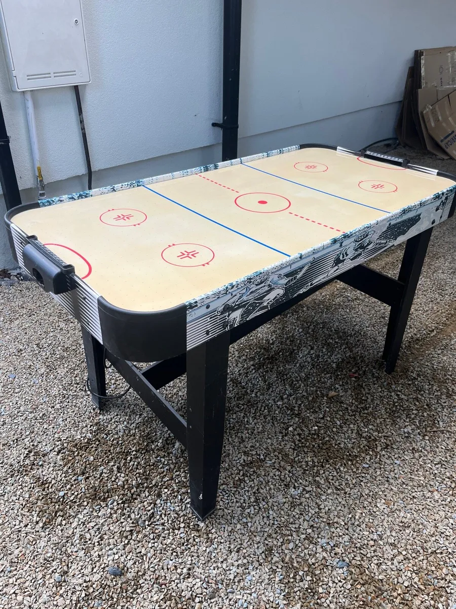 Air hockey table - Image 1