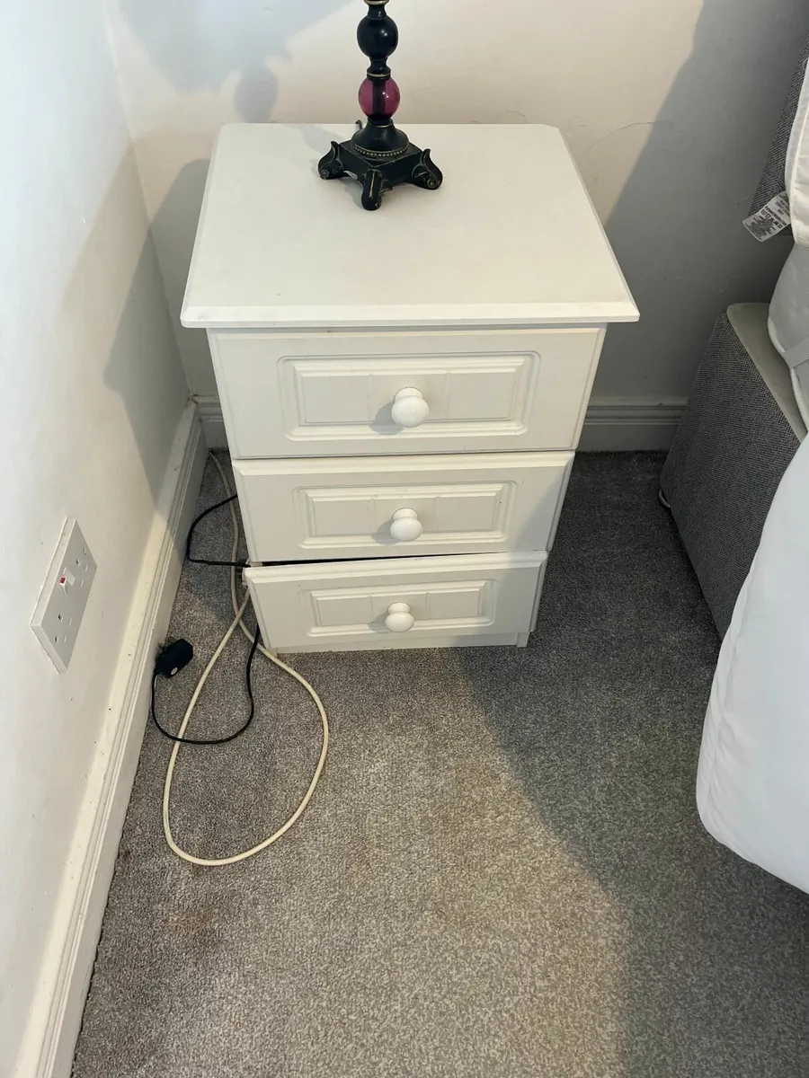 Chest of Drawers and matching locker - Image 2