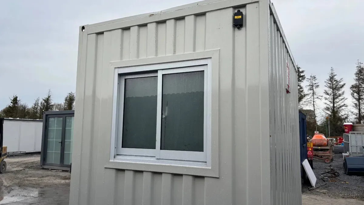 New Toilet & Shower Unit - Image 4