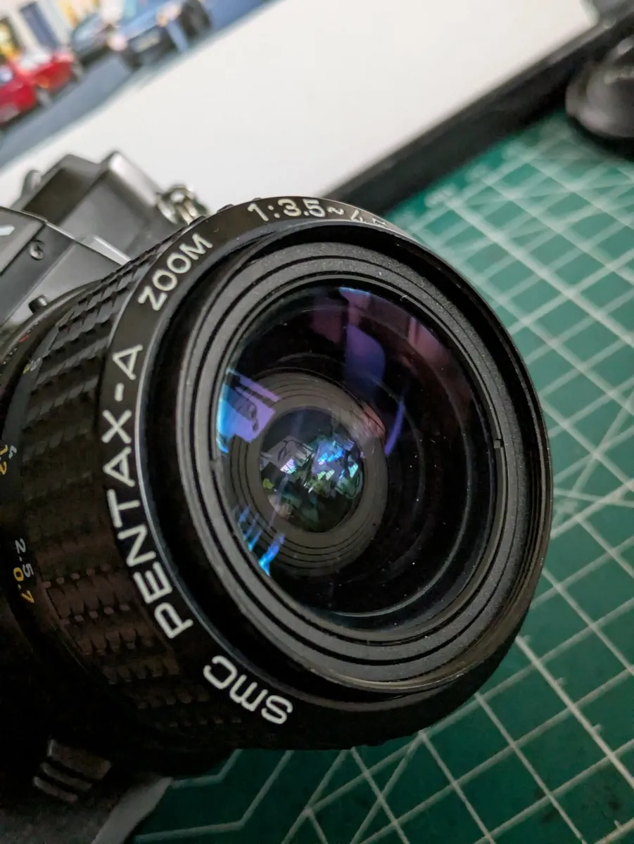 Pentax P30 + 35-70mm /3.5-4.5 Macro zoom - Image 3