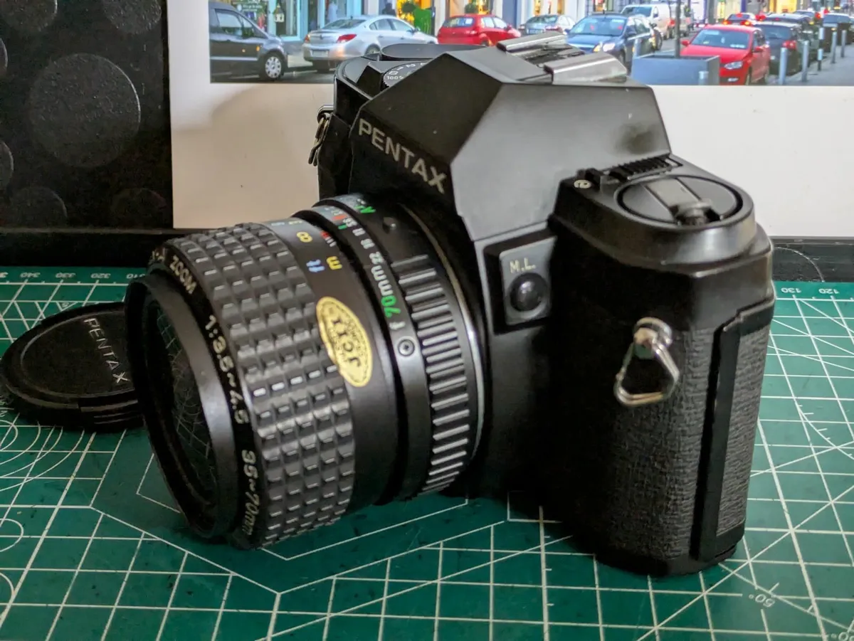 Pentax P30 + 35-70mm /3.5-4.5 Macro zoom - Image 4