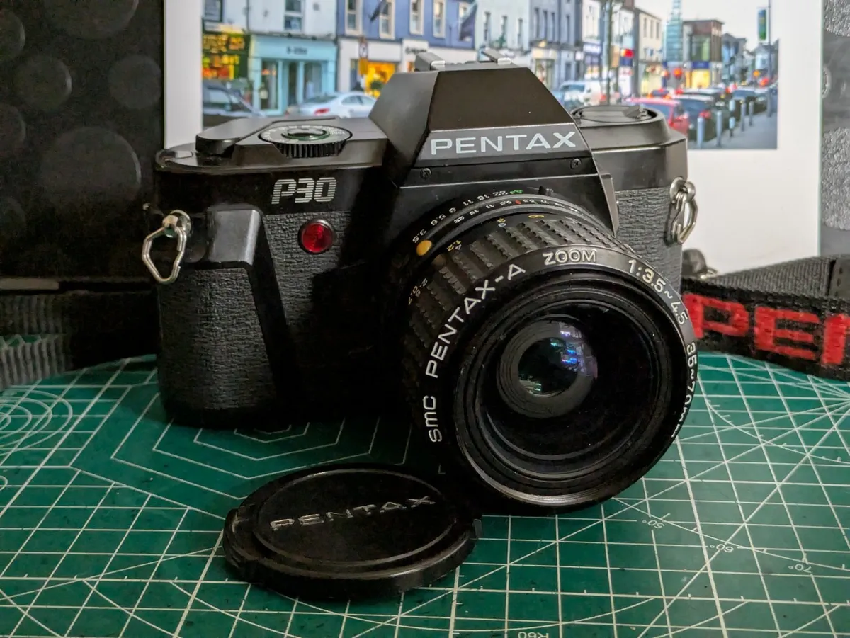 Pentax P30 + 35-70mm /3.5-4.5 Macro zoom - Image 1