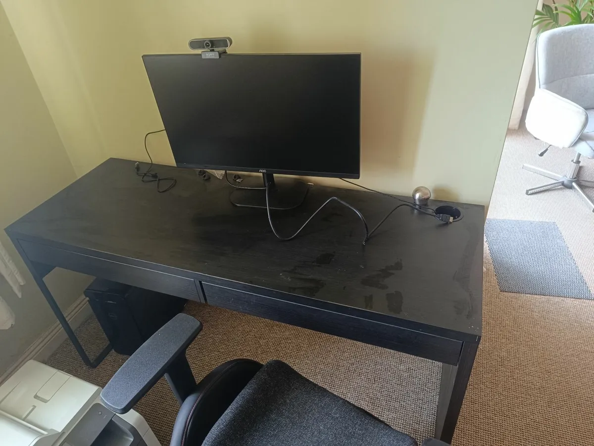 Office Desk - Image 1