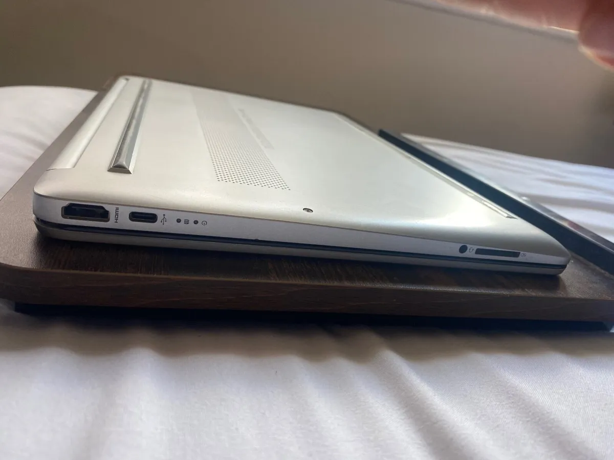 Hp Amd Ryzen 3 128 gb 4 gb ram - Image 1