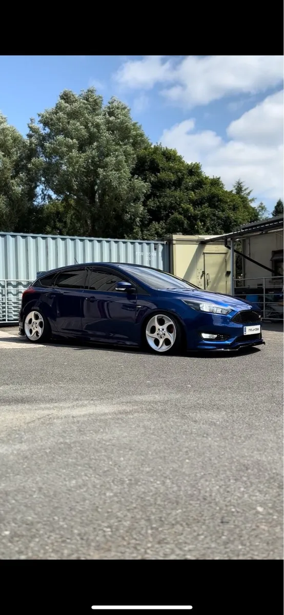 2017 Ford Focus St-Line - Image 1