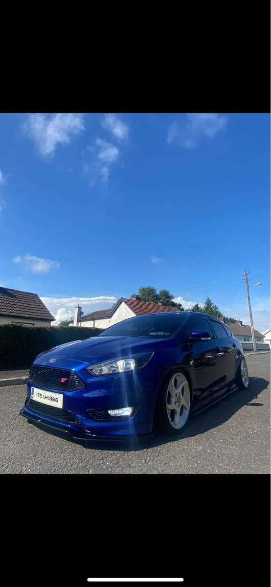 2017 Ford Focus St-Line - Image 2