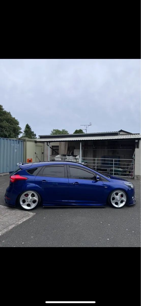 2017 Ford Focus St-Line - Image 3