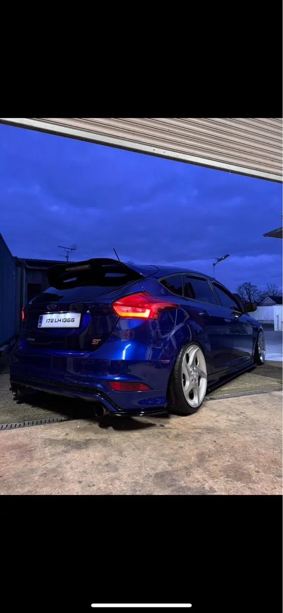 2017 Ford Focus St-Line - Image 4
