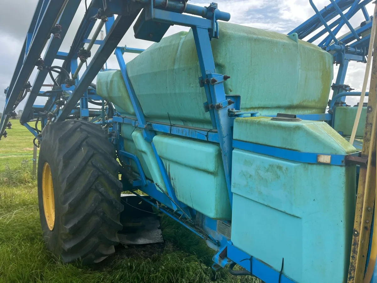 Berthoud race trailed sprayer - Image 2