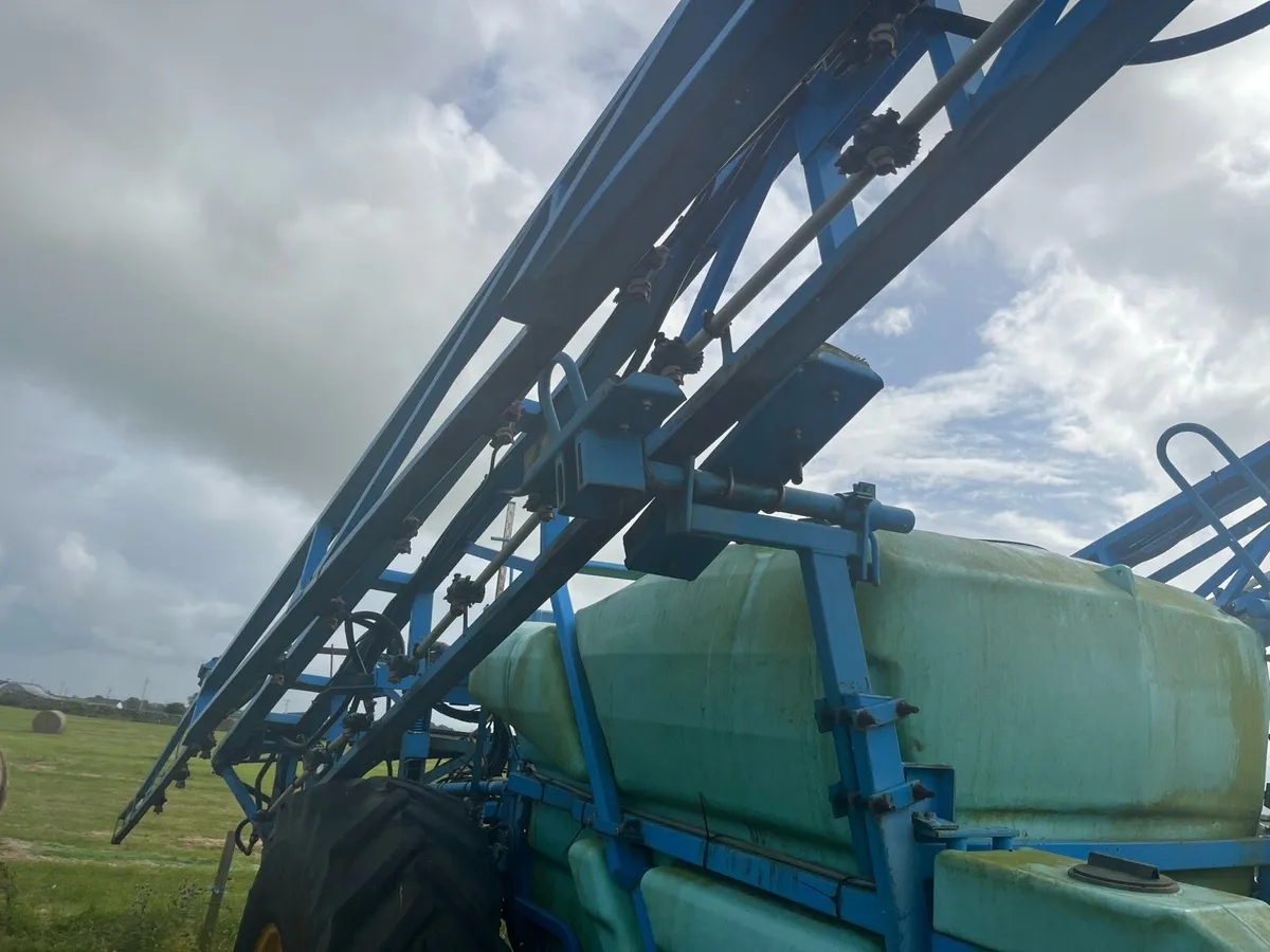 Berthoud race trailed sprayer - Image 4