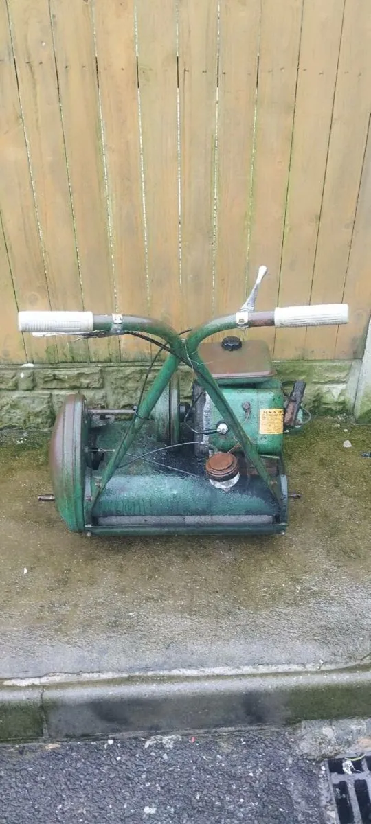 Ventige 100 years old school petrol lawnmower - Image 3