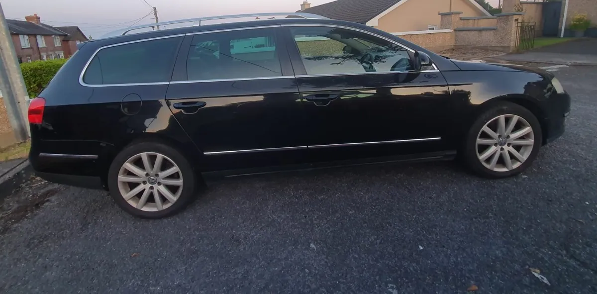 Volkswagen Passat Estate 2010 - Image 1