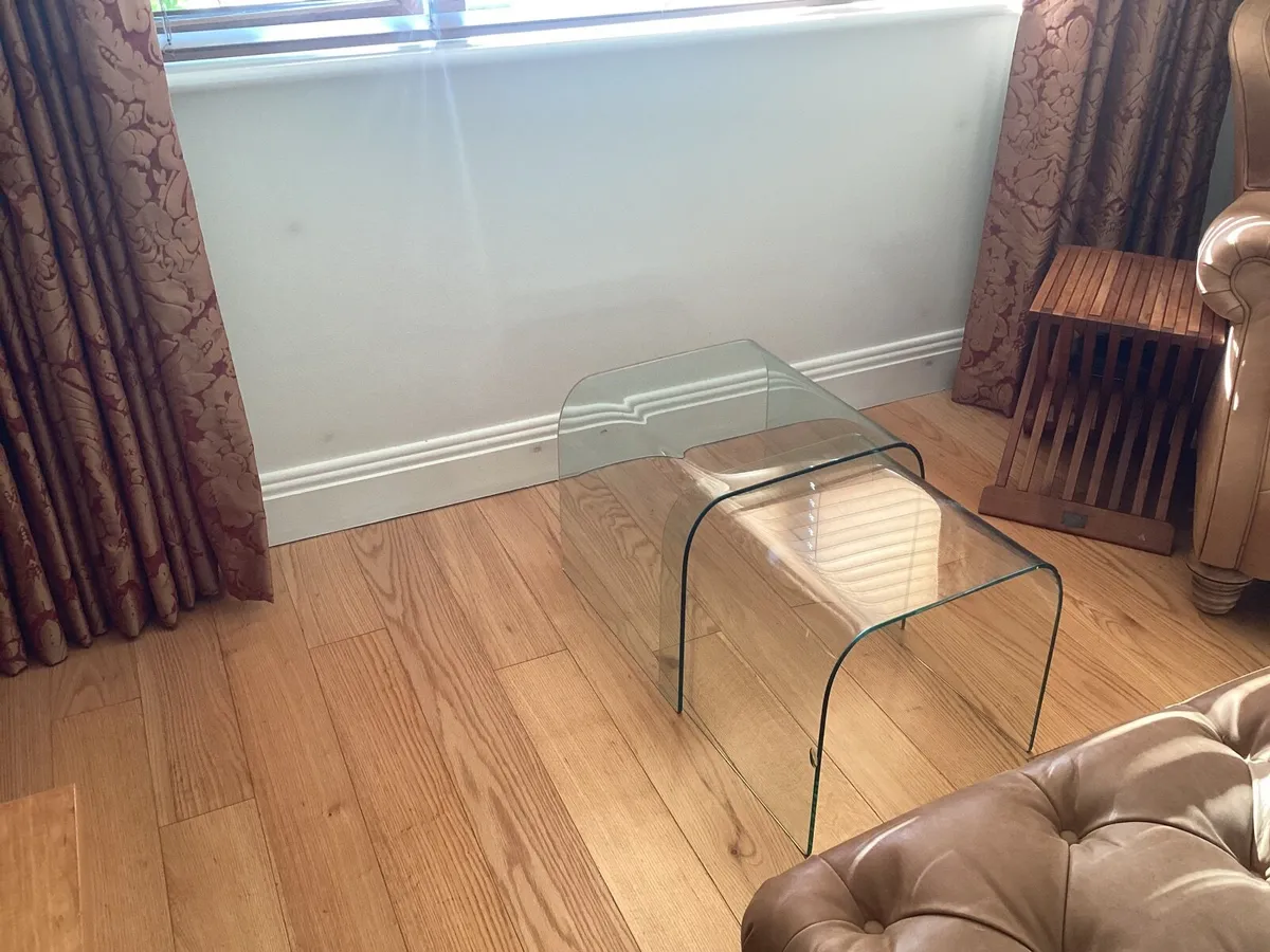 Nest of glass tables - Image 4