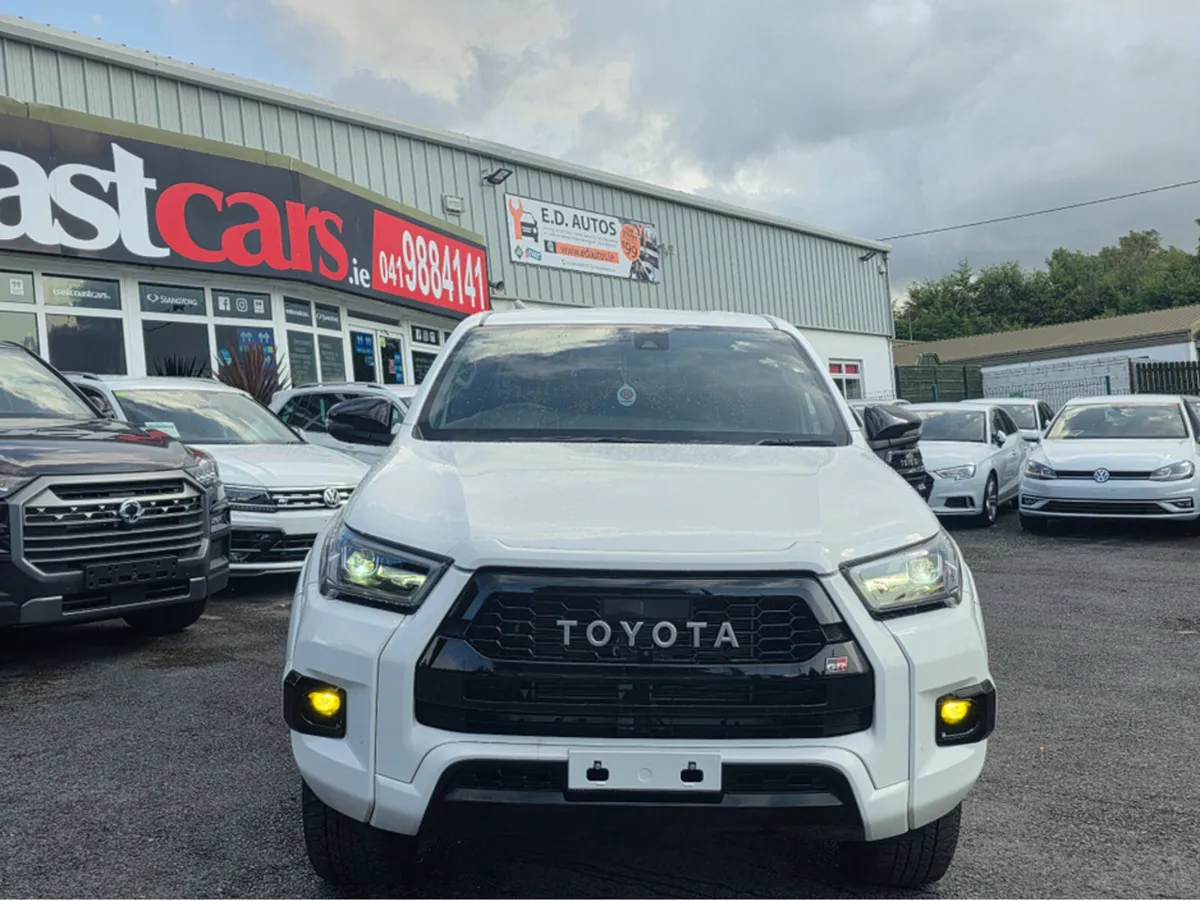Toyota Hilux 2.4D GR EDITION 360 REV CAMERA 4X4 HA - Image 2