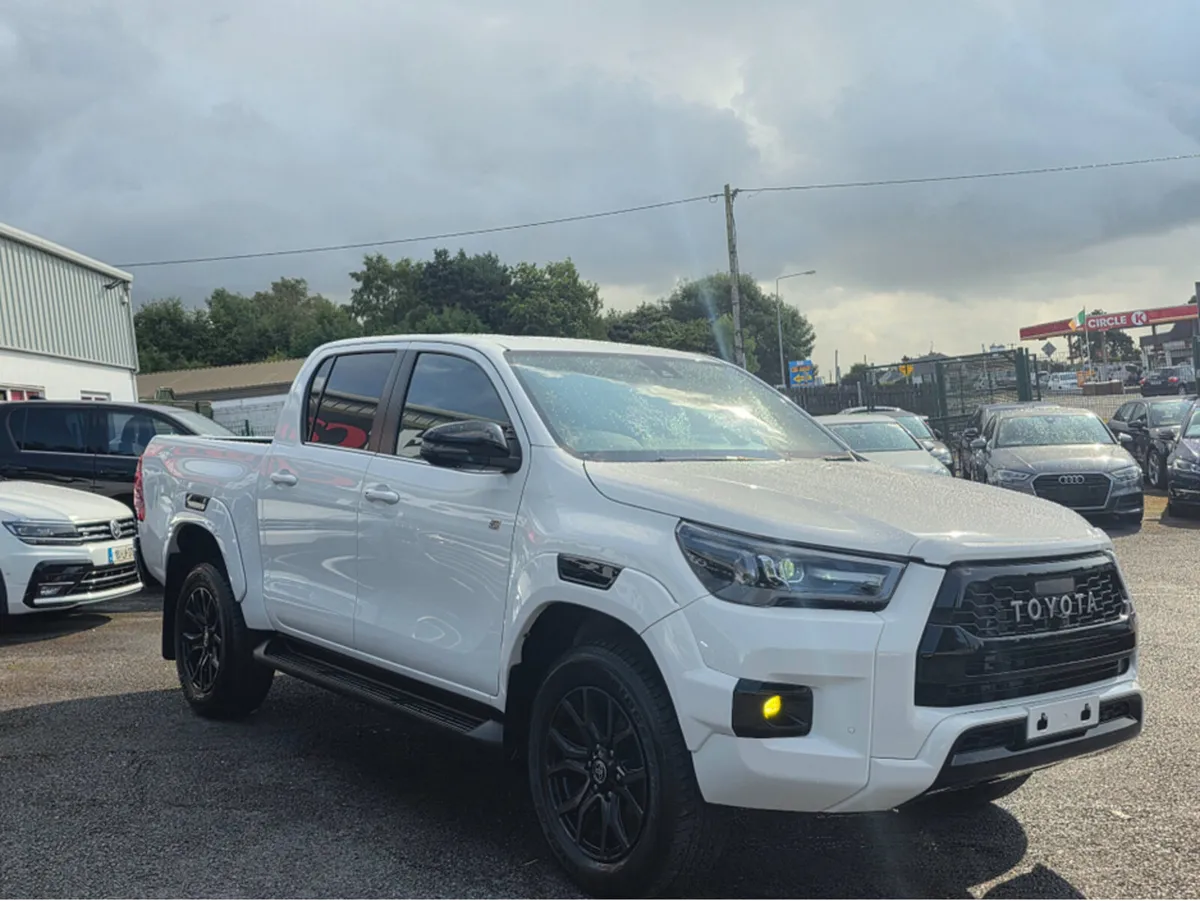 Toyota Hilux 2.4D GR EDITION 360 REV CAMERA 4X4 HA - Image 3