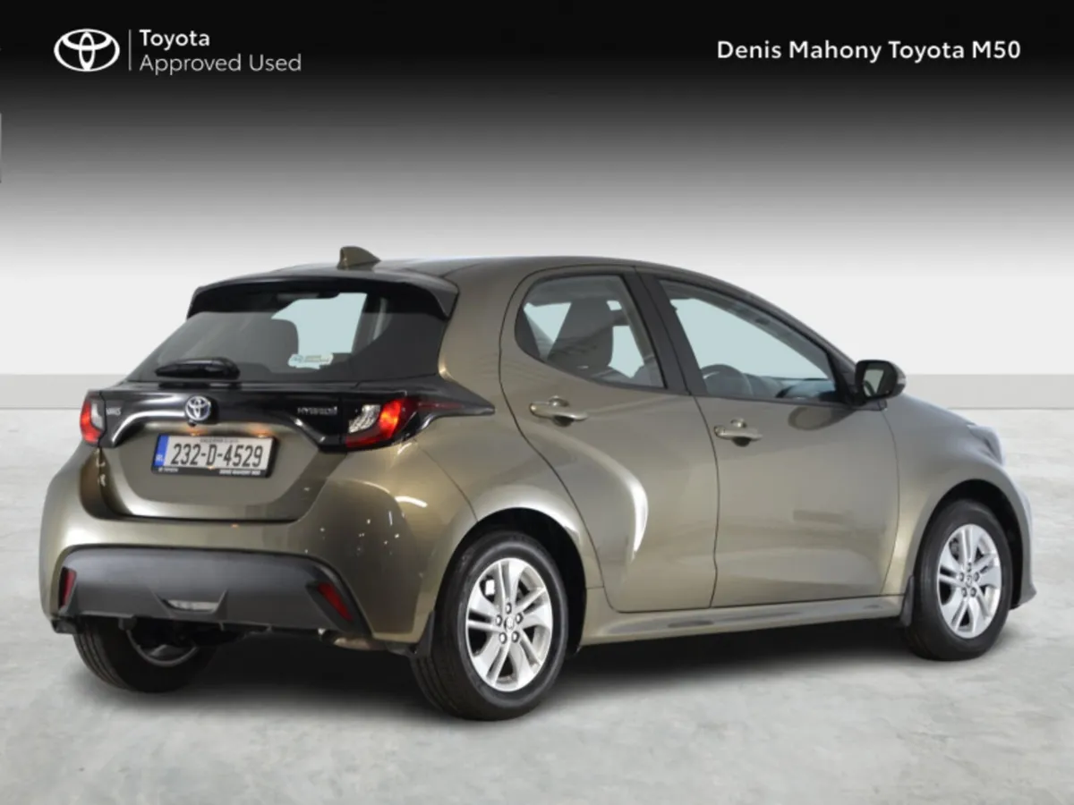 Toyota Yaris Luna Hybrid Auto - Image 2