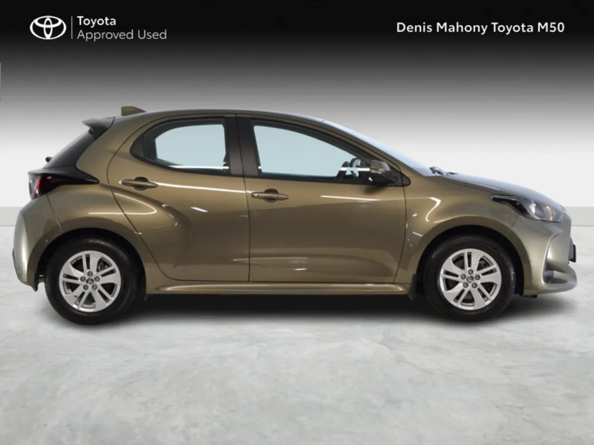Toyota Yaris Luna Hybrid Auto - Image 3