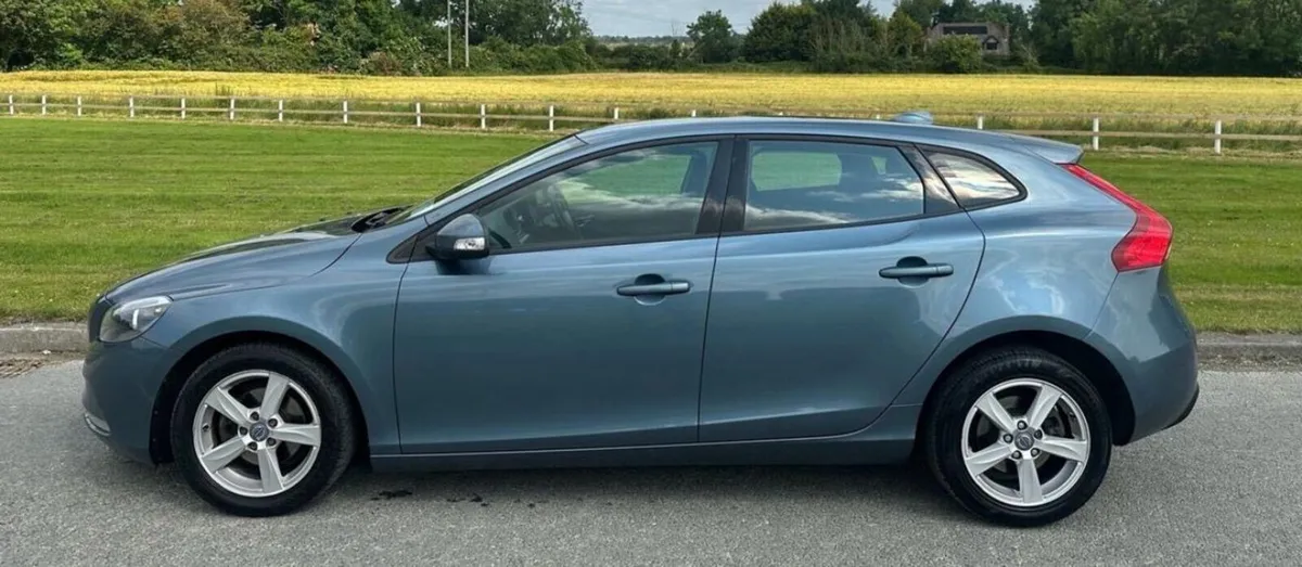 Volvo V40 2014 NCT NCT 02/26 - Image 4