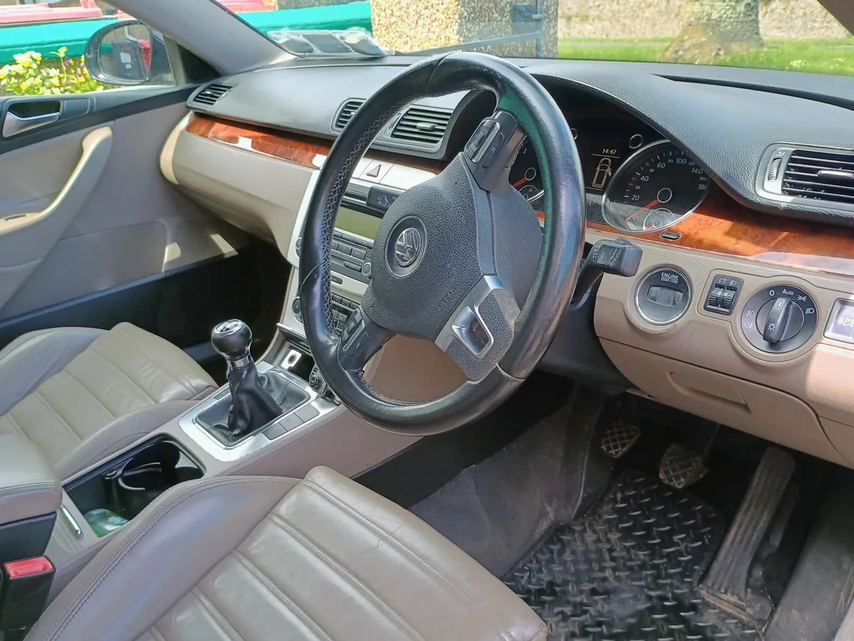 Volkswagen Passat Estate 2010 - Image 2