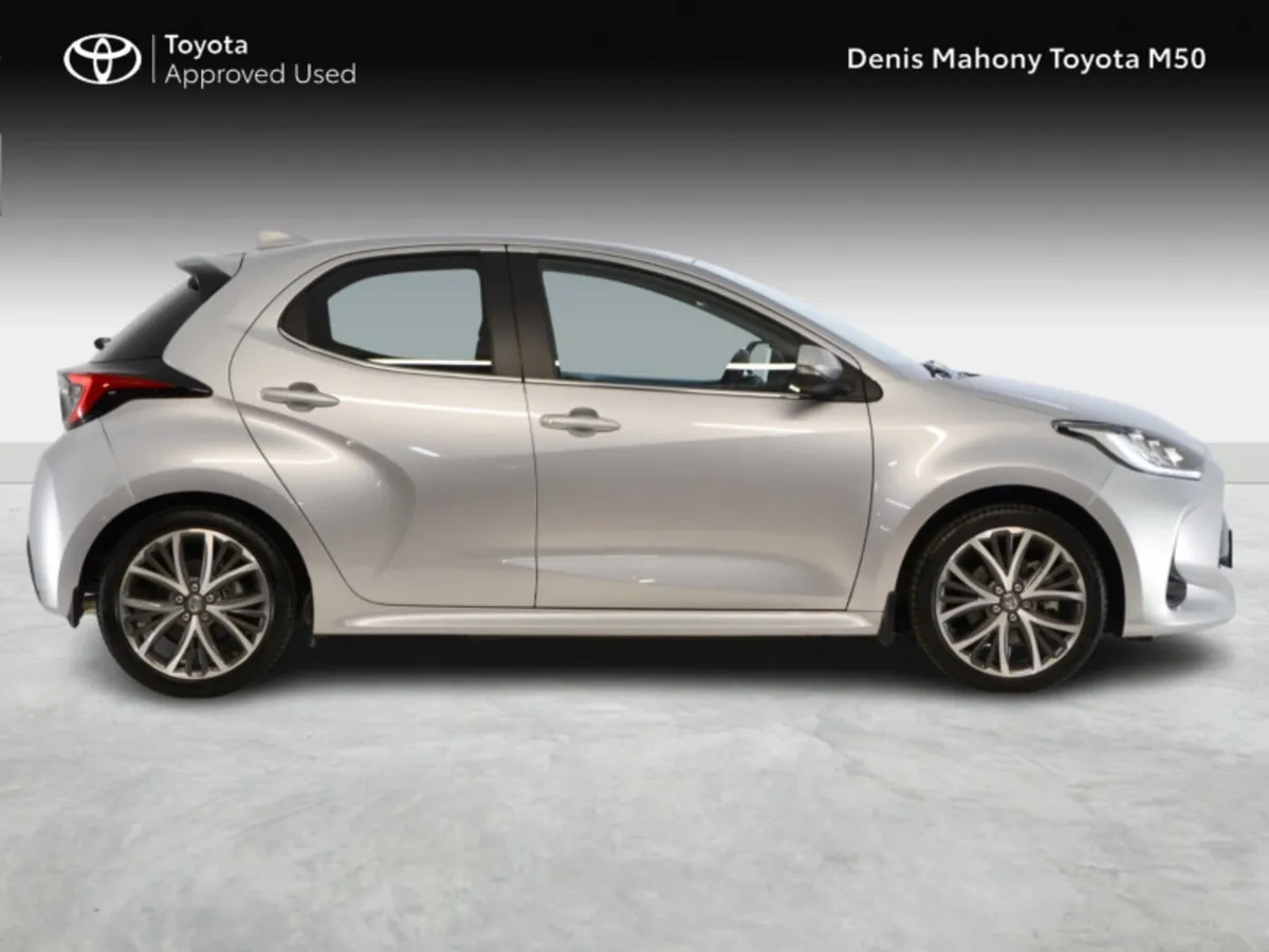 Toyota Yaris Platinum Edition Hybrid Auto - Image 3