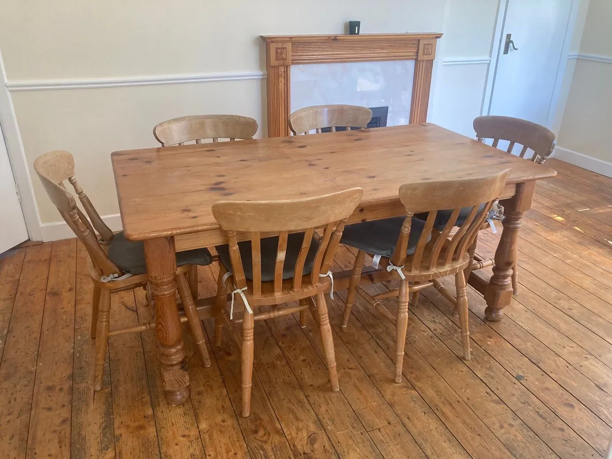 Kitchen table and chairs - Image 2