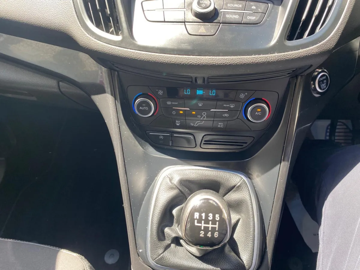 Ford Kuga TITANIUM 1.5 TDCI 120PS 4DR MAN - Image 4