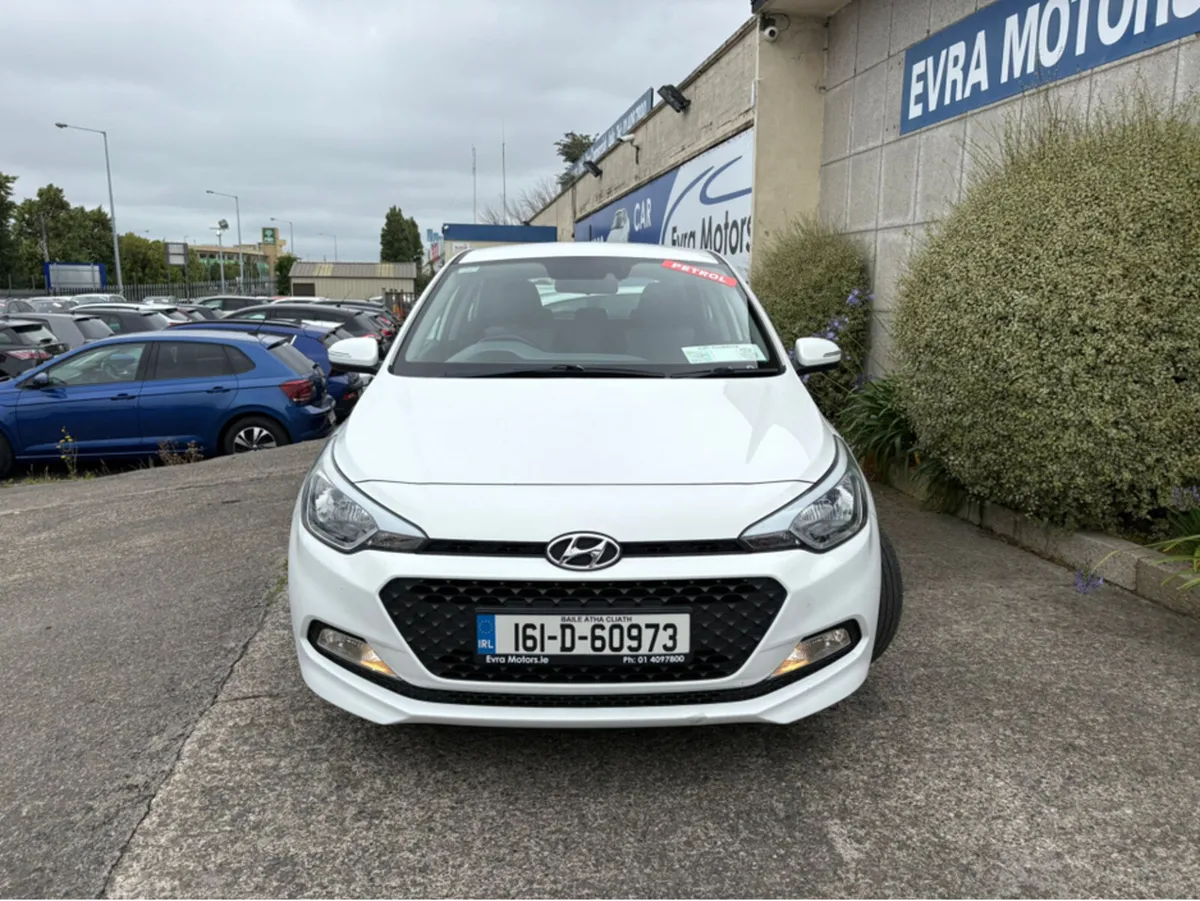 Hyundai i20 SE 1.2 PETROL //LOW MILES// - Image 2
