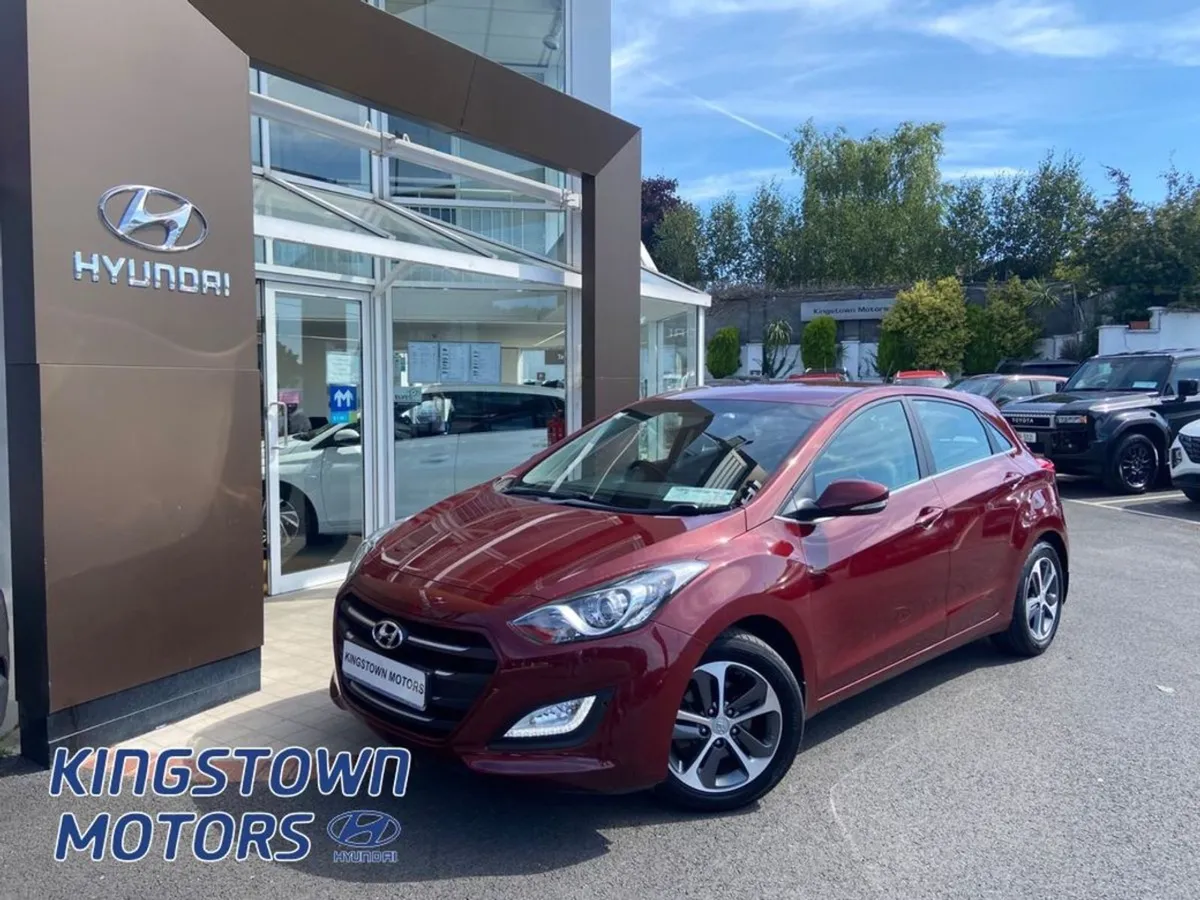 Hyundai i30 Deluxe 5DR - Image 1
