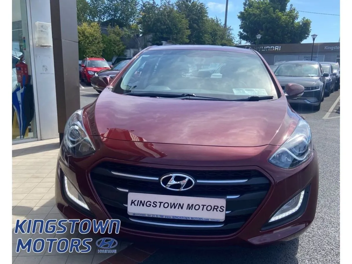 Hyundai i30 Deluxe 5DR - Image 2