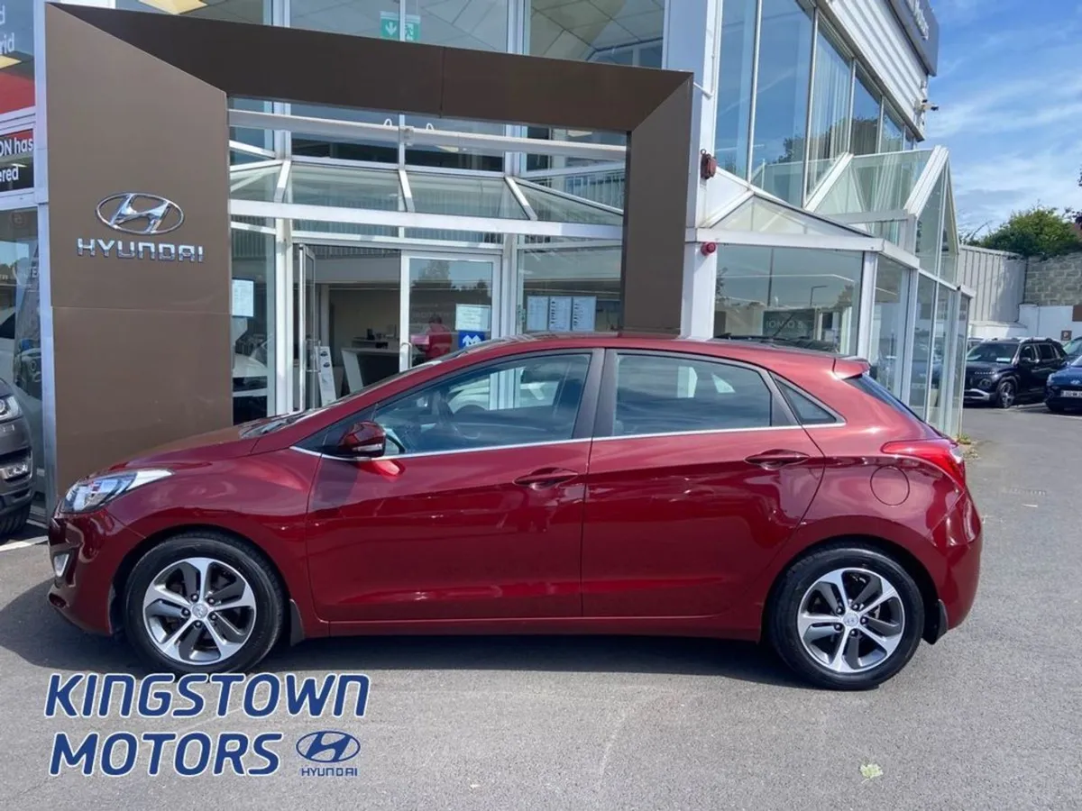 Hyundai i30 Deluxe 5DR - Image 3