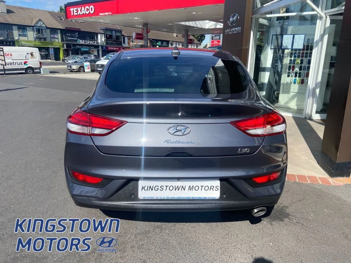 Hyundai i30 i 30 Fastback 5DR - Image 4