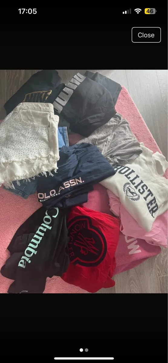 Woman’s clothes - Image 1