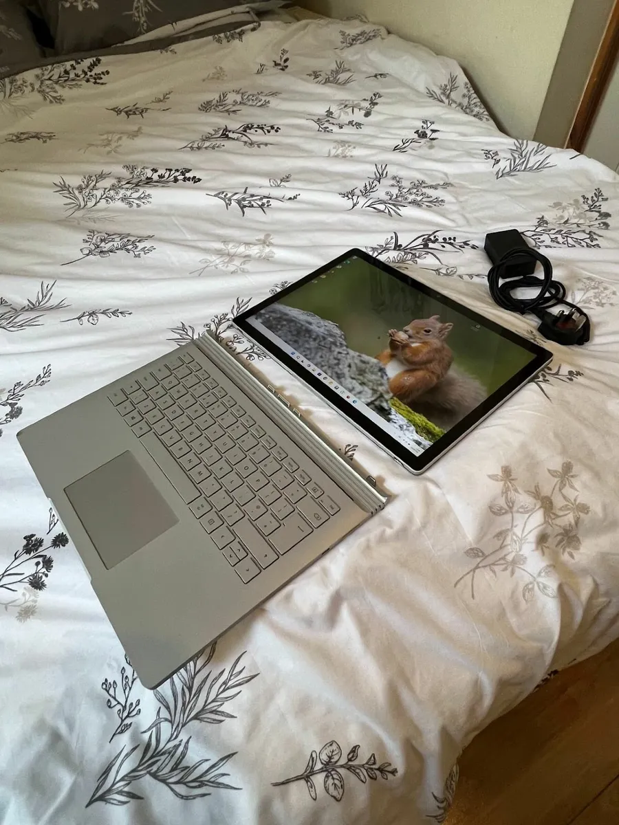Laptop Tablet Surface i7 16gb 512gb Geforce 1050 - Image 2