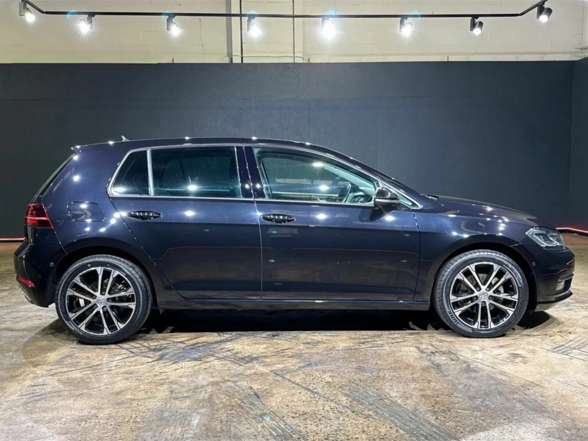 Volkswagen Golf 1.2 AUTOMATIC - REVERSE CAMERA - C - Image 3