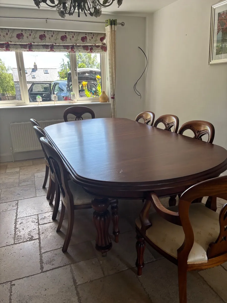 Vintage mahogany dining table and chairs - Image 1