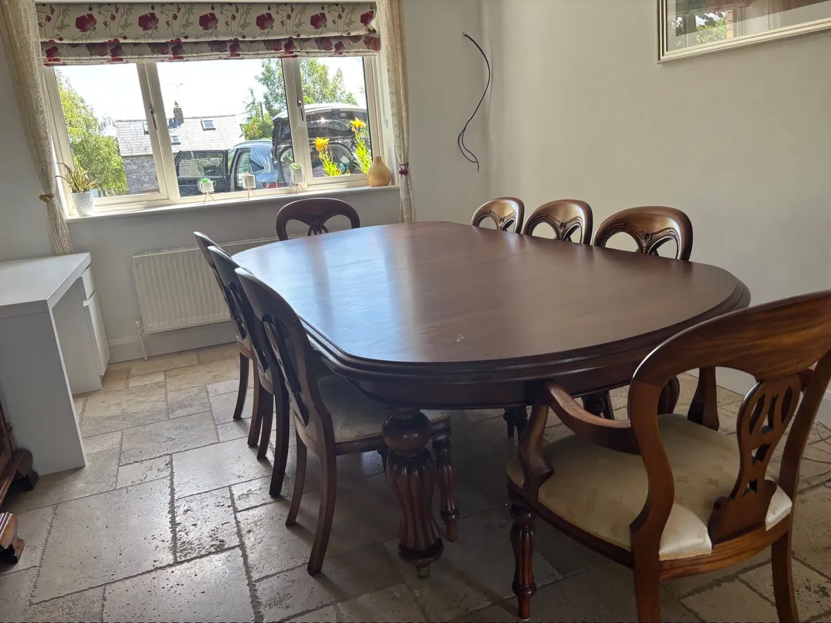 Vintage mahogany dining table and chairs - Image 3